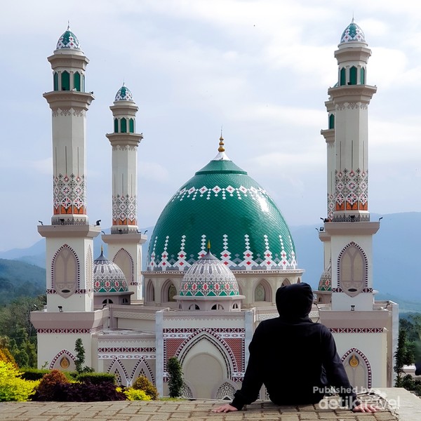 Menghias Kota Cilacap dengan Keindahan Masjid